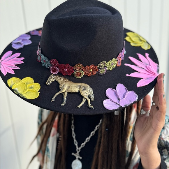 Hand painted hat - Picture 6 of 8